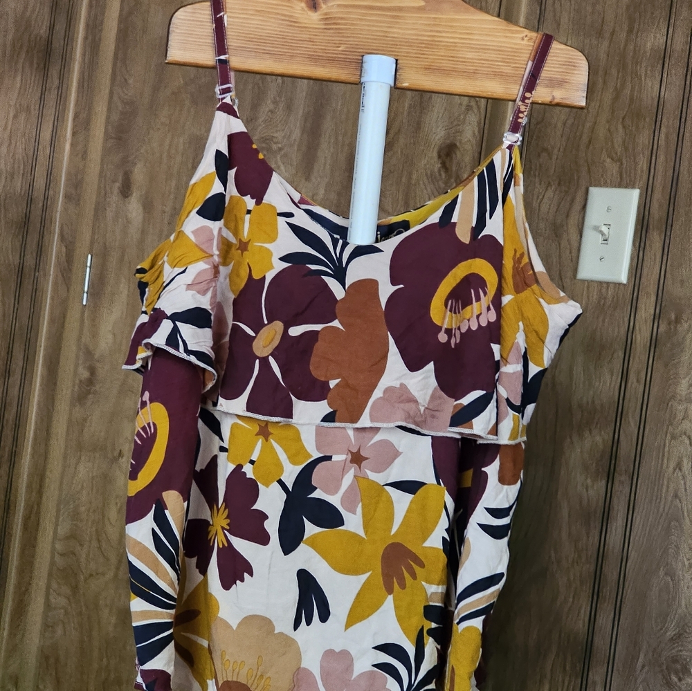 Womens tank top with adjustable thin straps